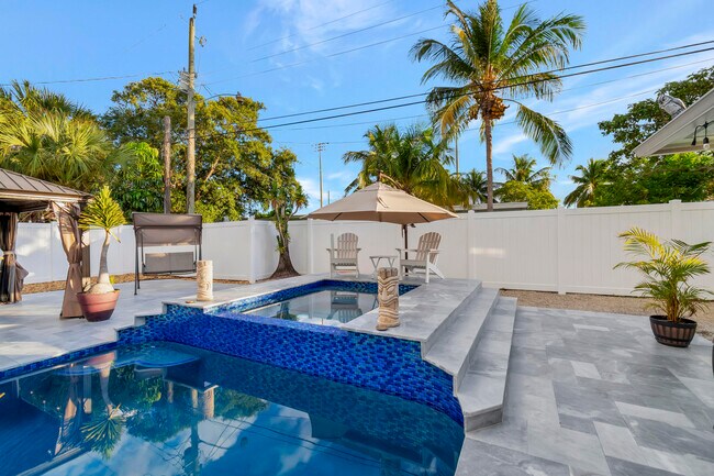 Building Photo - 310 Gulfstream Dr