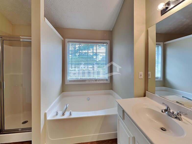 Building Photo - 668 Clairidge Elm Trl