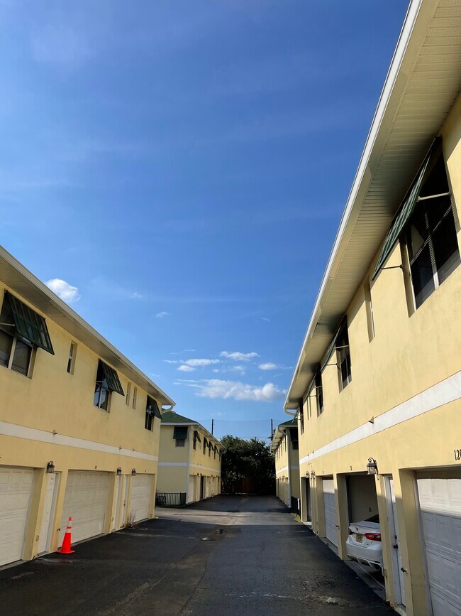 Building Photo - 122 Key Haven Ct
