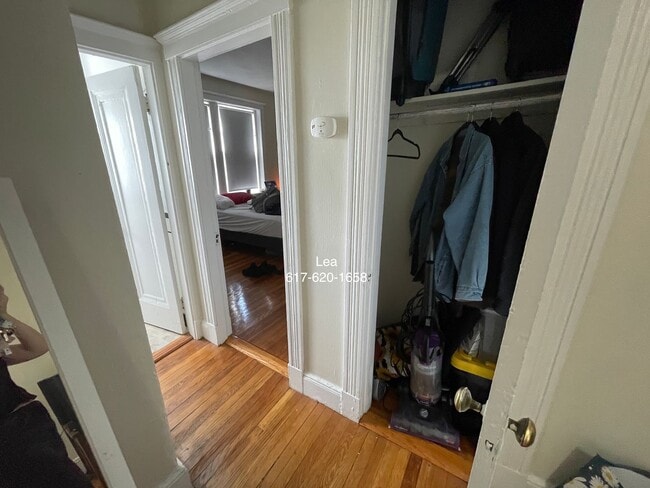 Building Photo - NO FEE!! SEPT Amazing 2bed around Clevelan...