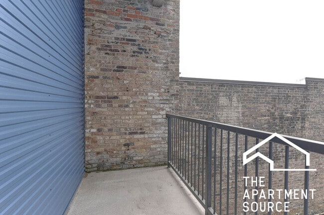 Building Photo - 2550 S Wabash Ave