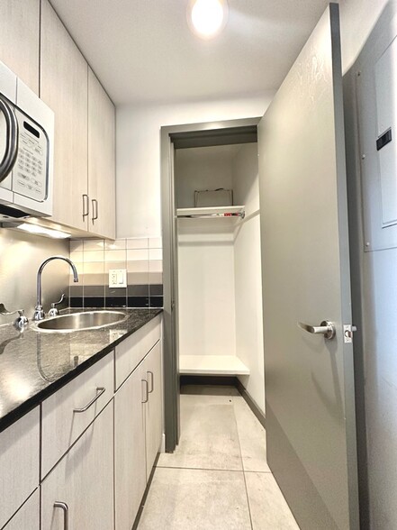 Building Photo - 144 Bowdoin St