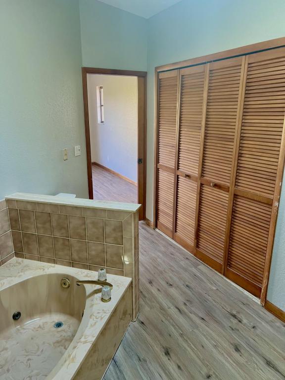 Building Photo - 1930 Como St