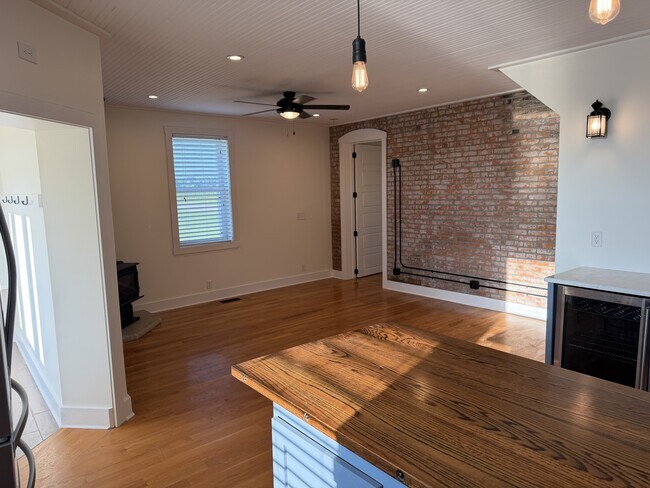 Building Photo - 5430 Floraville Rd