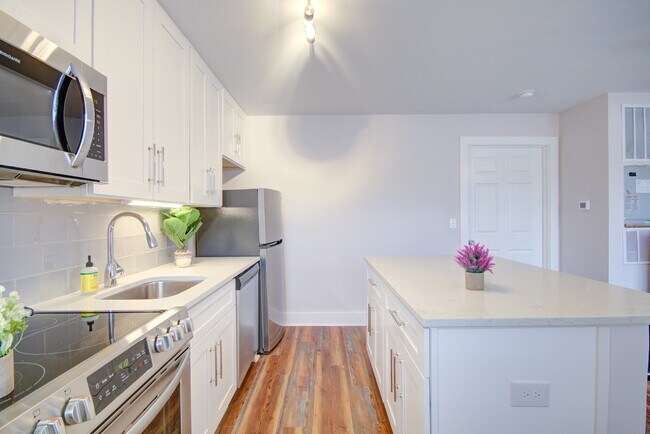 Building Photo - 4300 Knight Rd SW