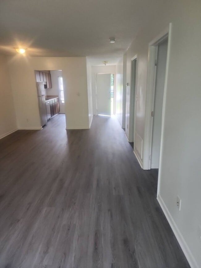 Building Photo - 2 Bedroom 2 Bathroom Duplex