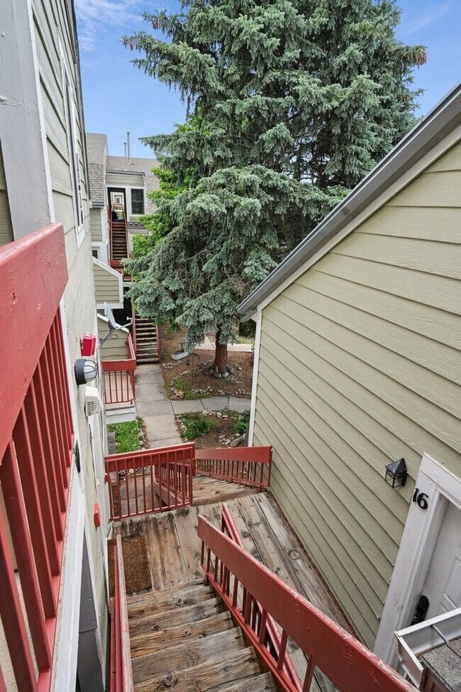 Building Photo - Charming 1BR Condo in Denver