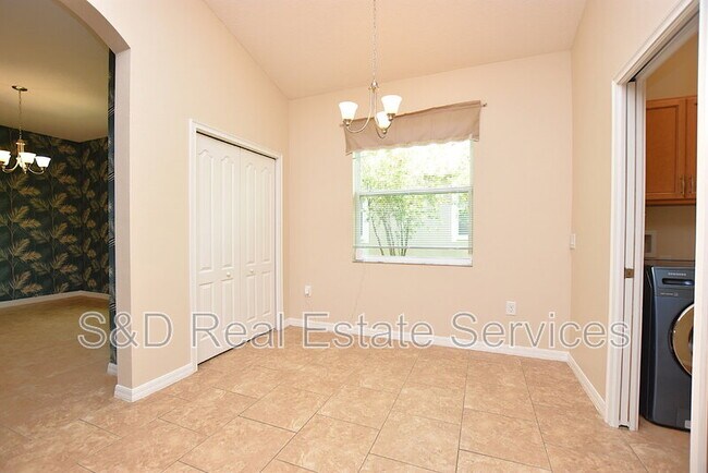 Building Photo - 5632 Aral Dr