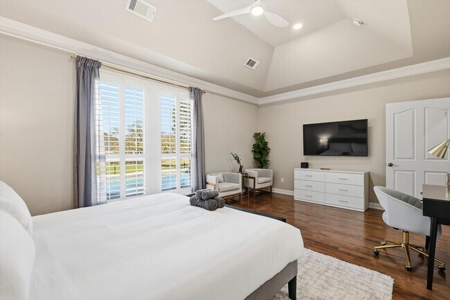 Building Photo - 4843 Golfside Dr