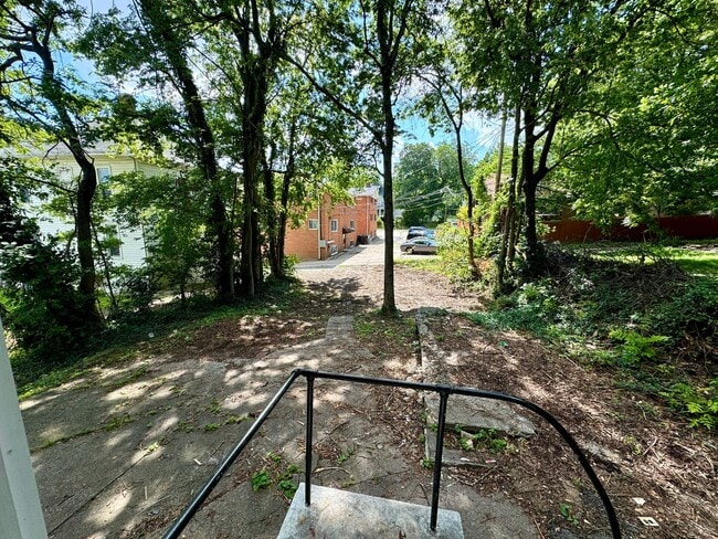 Building Photo - 5 Bedroom / 2 Bath House - Near SEMO's Cam...