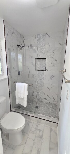 Building Photo - 433 S Oak Grove Cir