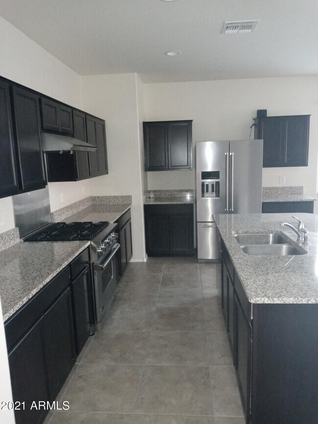 Building Photo - 31070 W Whitton Ave