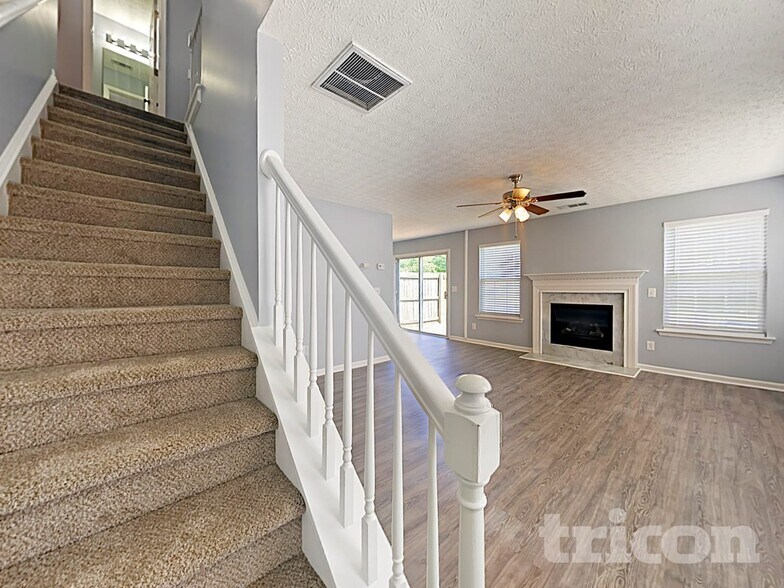 Building Photo - 202 Silver Ridge Dr