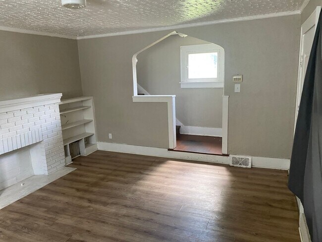Building Photo - Spacious 3-Bedroom Home for Lease in Akron