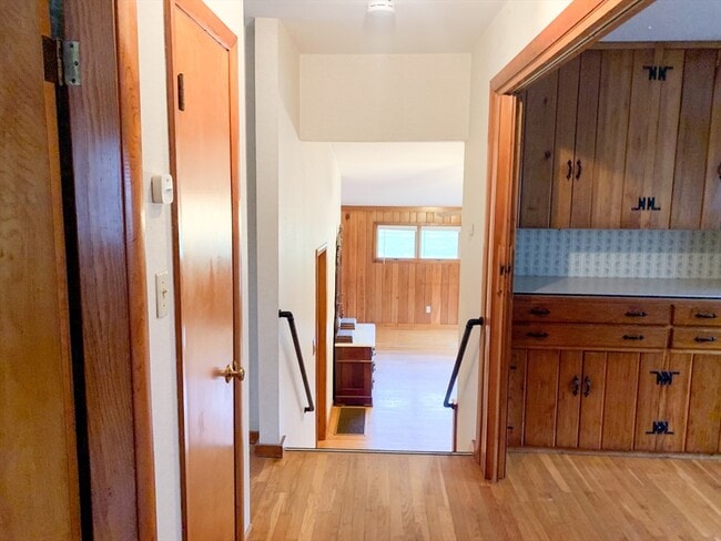 Building Photo - 227 Green River Rd