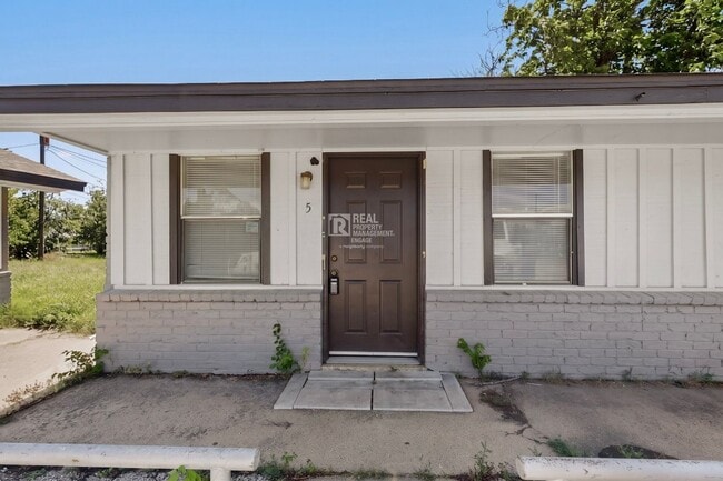 Building Photo - 1585 N Mill St