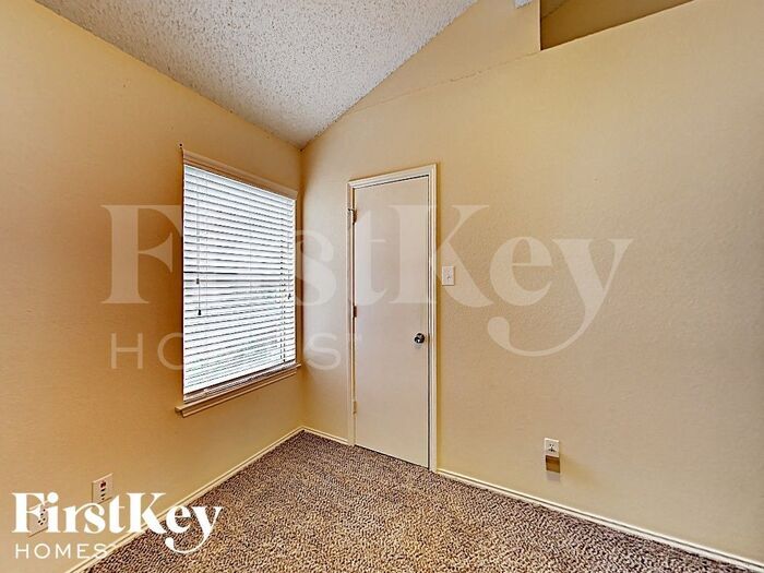 Building Photo - 504 Mockingbird Dr