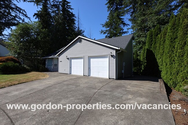 Building Photo - $2,495.00 - SE Condor Pl - Gresham 3 bedro...