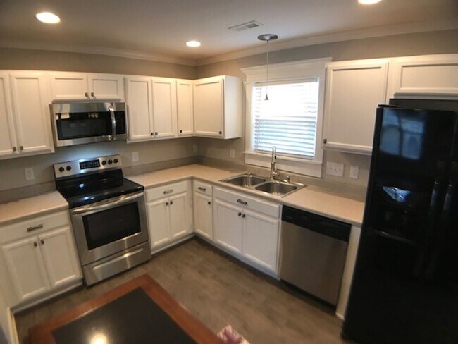 Building Photo - 111 Hunters Landing Dr
