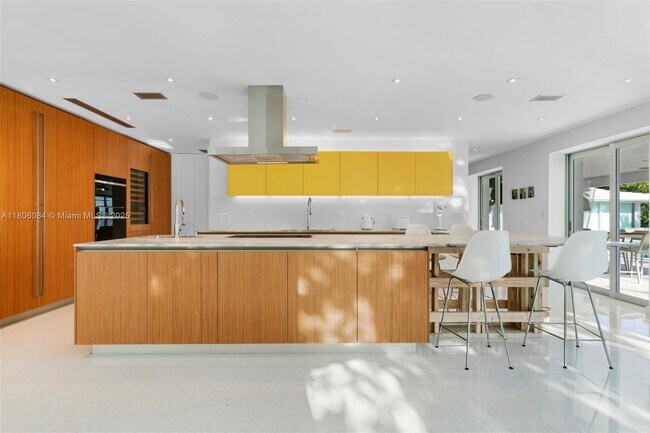 Building Photo - 250 Knollwood Dr