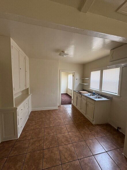 Building Photo - 3900 3rd Ave