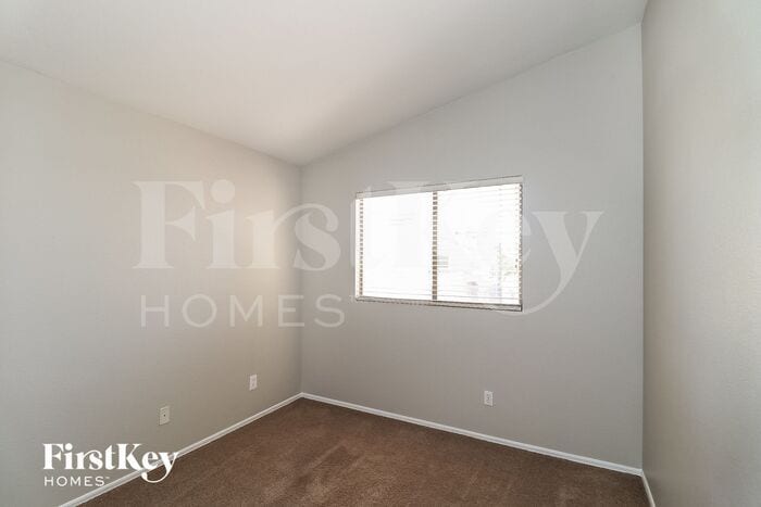 Building Photo - 1336 W Wahalla Ln
