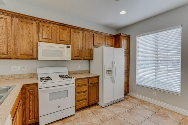 Building Photo - Gated Townhome with Strip Views from the Balcony!