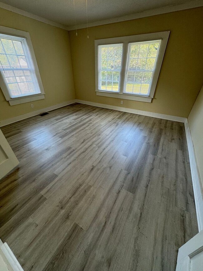 Building Photo - Recently Updated 3 Bedroom Home Close to Downtown Rock Hill