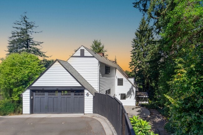 Building Photo - Luxurious Portland Heights home tucked away on a private street on nearly half an acre.