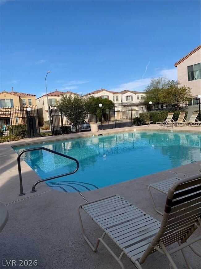 Building Photo - 1228 Sun Village Ave