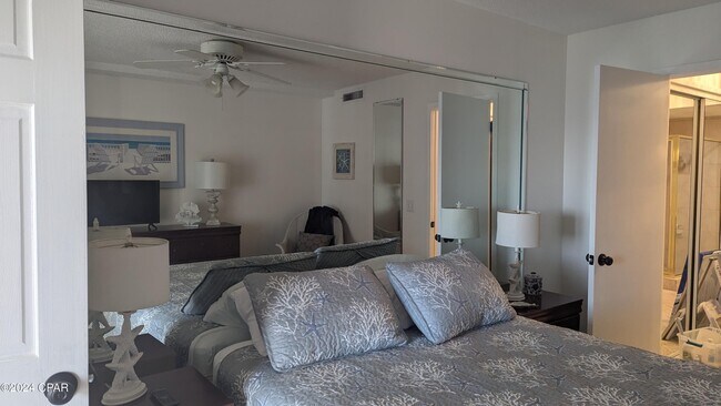 Building Photo - 4726 Bay Point Rd