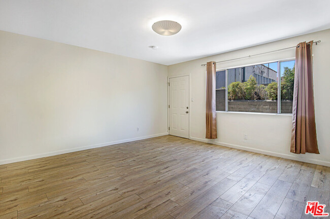 Building Photo - 2309 Hauser Blvd