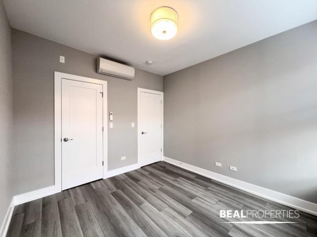 Building Photo - 2 bedroom in CHICAGO IL 60613