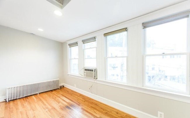 Building Photo - 312 Shepherd St NW