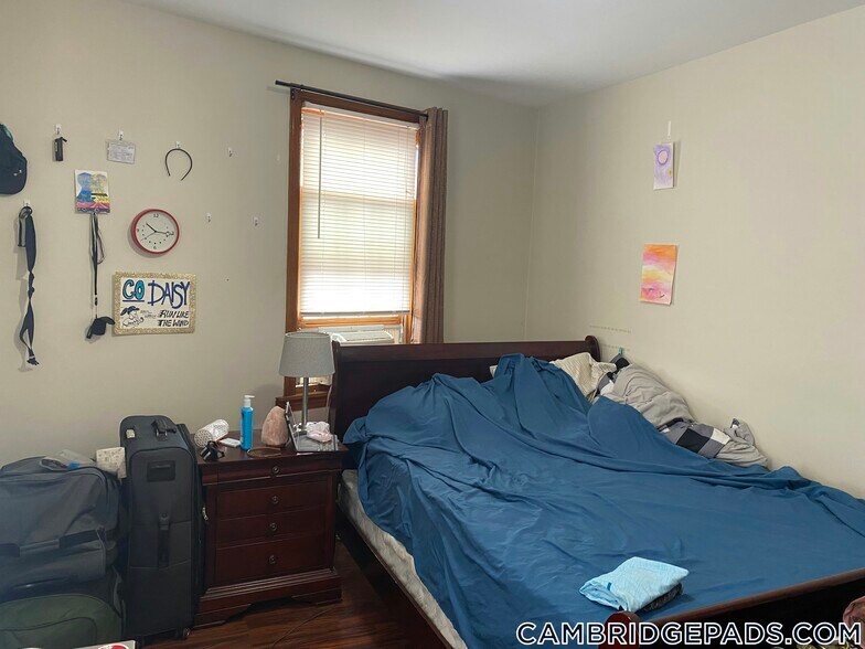 Building Photo - 1124 Cambridge St