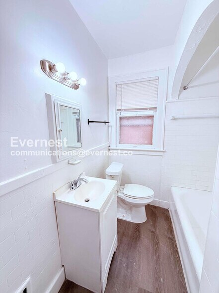 Building Photo - 13523 Santa Rosa Dr