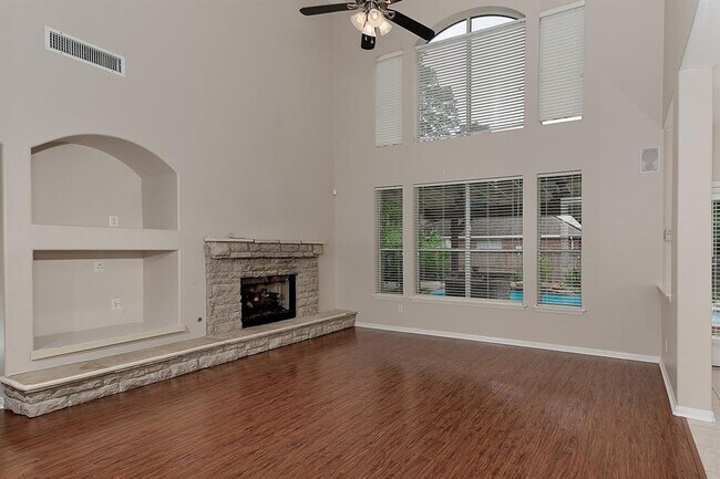 Building Photo - 11 Valleybrook Pl