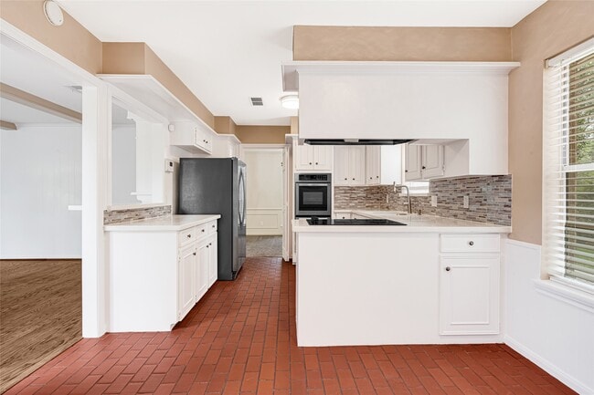 Building Photo - 5702 Vestavia Dr