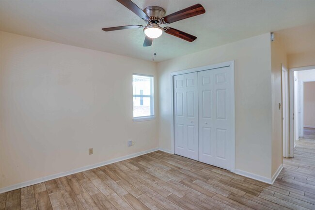 Building Photo - 266 S Villas Ct