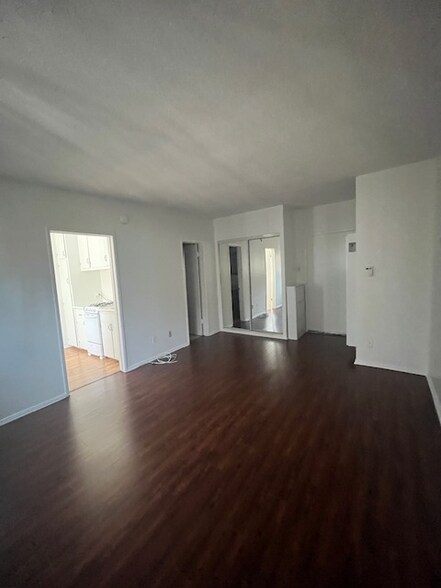 Building Photo - 833 Lincoln Blvd