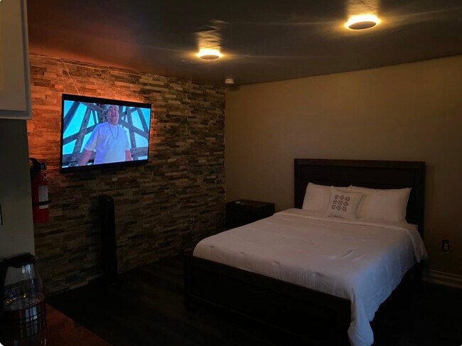 Building Photo - 2712 E Dominguez St