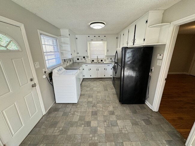 Building Photo - Fantastic 3 Bed 2 Bath Durham Ranch Brick Home