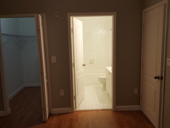 Building Photo - 1663 SE 27th Dr