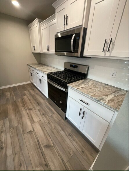 Building Photo - 1469 N Lyon Ave