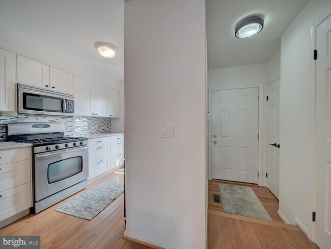 Building Photo - 3022 Kings Village Rd