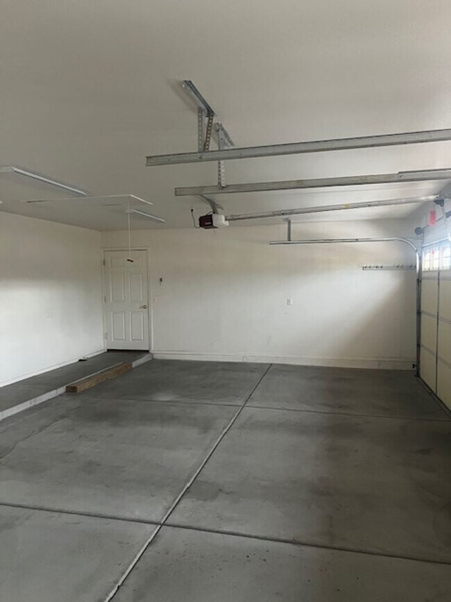 Building Photo - 3 Bedroom + 3 CG in Superstition Hills neighborhood