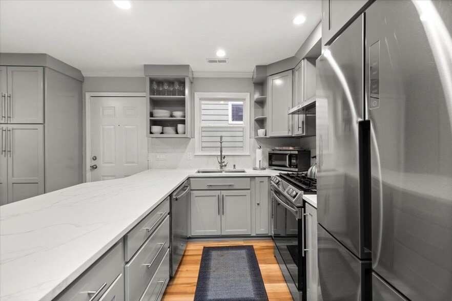 Building Photo - 65 Howell St SE