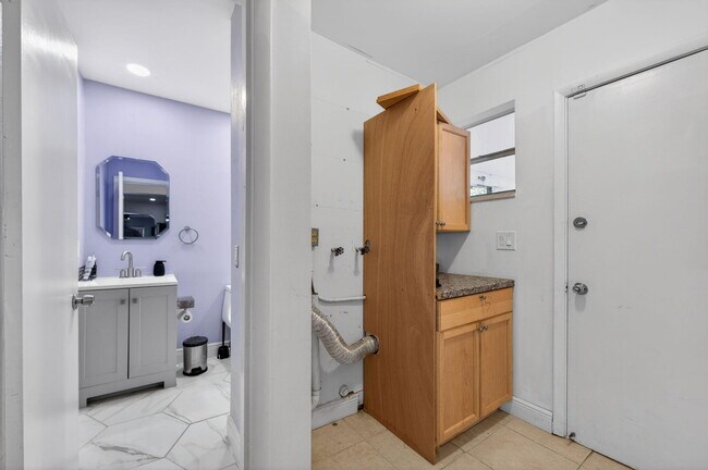 Building Photo - 6219 SW 20th Ct