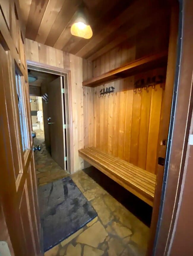Building Photo - 12250 Snowpeak Way