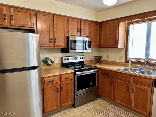 Building Photo - 7404 Eisenhower Dr